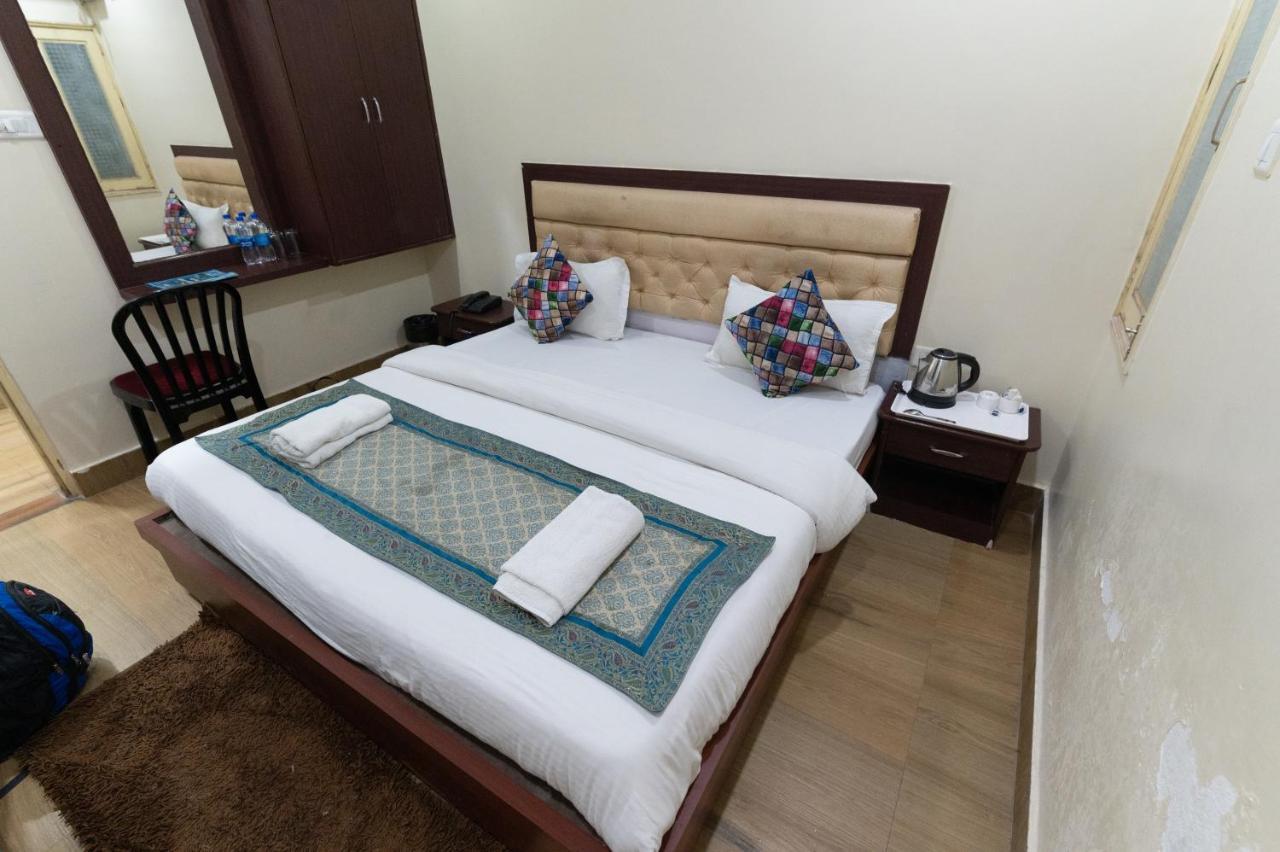 The Century Plaza Hotel Varanasi Exterior foto
